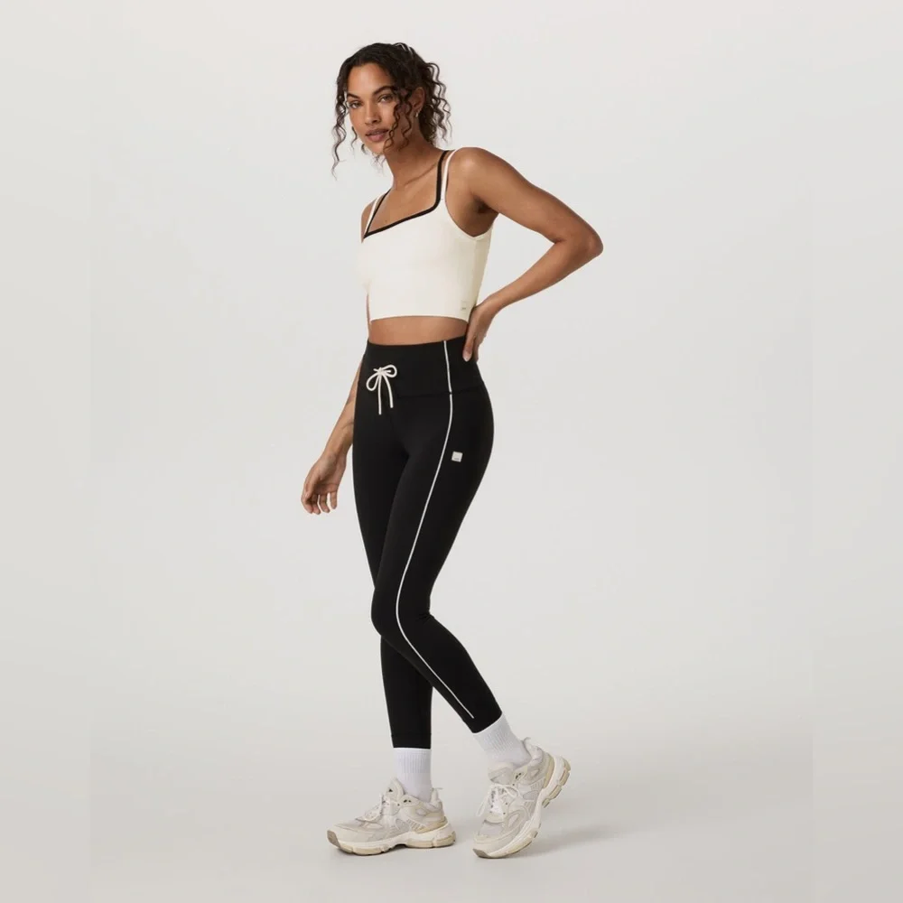 NWT Vuori Daily Layered Tank in Marshmallow - Picture 6 of 10